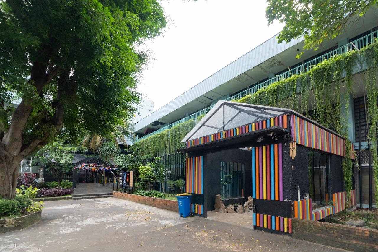 Reddoorz Plus Near Kebayoran Baru Blok S Jakarta Exterior photo